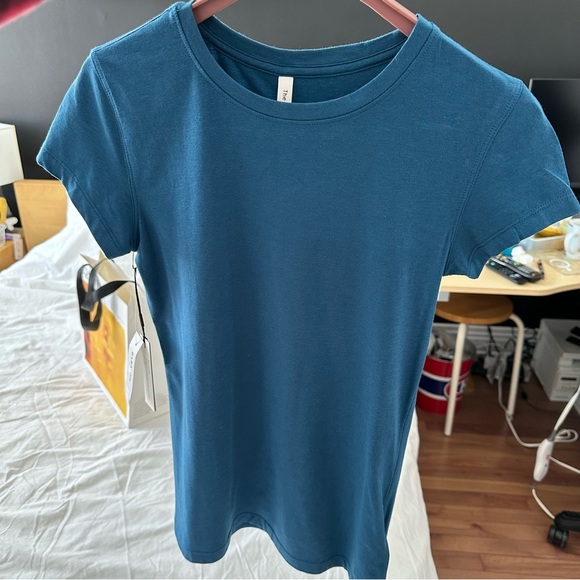 Aritzia Babaton foundation T-shirt - Picture 6 of 7